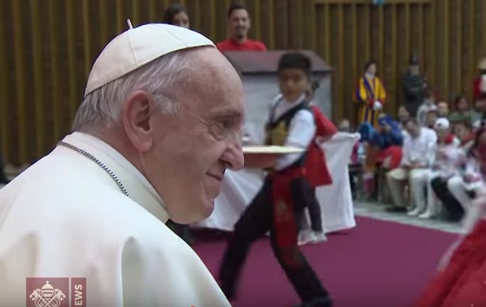 Il toccante video del compleanno di Papa Francesco